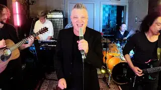 'Dreamin' (Cliff Richard classic hit) performed by Sing It Live
