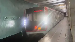 Электропоезда «81-765 (Москва 2019)» и «81-740 (Русич)» на ст. метро «Юго-Западная» // 9 июля 2023