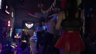 🔥BOOBS BAR