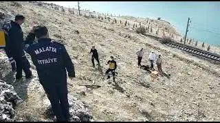 Beylerderesi mevkii uçuruma düşen kadını itfaiye kurtardı.