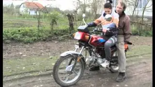 Папа учит дочь 720p via Skyload