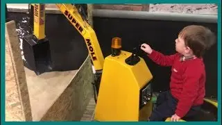 Kum Parkında Kepçe Kullandık Kumla Oynuyoruz | Eğlenceli Çocuk Videoları