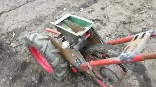 самодельная ручная сеялка  посев 20 лютого