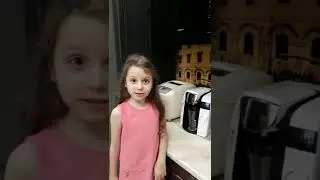 Ева готовит попкорн