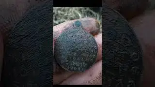 Обалденная находка металлоискателем! Кладоискатель выкопал редкую находку! 