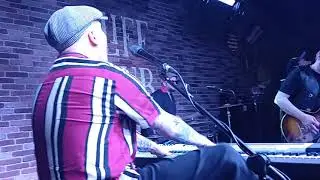 Crazy Men Crazy - Умка