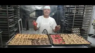 ENSEÑANDOLE A MI NIETO A HACER GALLETAS DE ALMENDRA