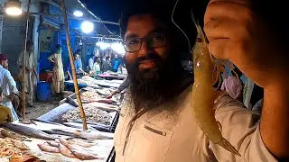 Enjoying Sea Food at Rashid Bangali Kemari
