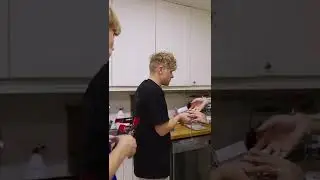 MORGENSHTERN взвешывает все свои цепи 