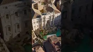 A bird-eye view of Fontana di Trevi