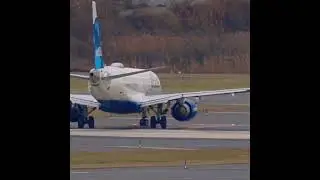 Funny ATC! 😝 JetBlue 2101 Pilot 👨🏻‍✈️ delayed! 🐈‍⬛ on runway 