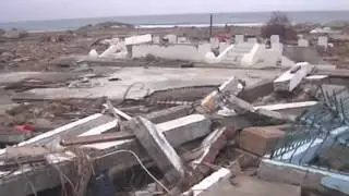 Kondisi Makam Syiah Kuala, 3 hari setelah tsunami Aceh (29 Desember 2004)