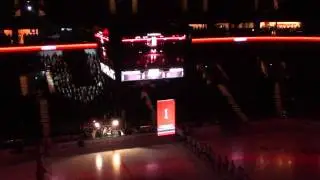 Pekka Lindmarks tröja hängs upp i taket i Malmö arena.