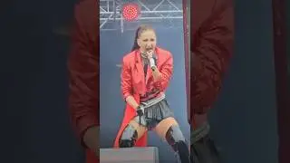 😳 ЗАЖИГАТЕЛЬНО. Ольга Бузова показала танцы на сцены. 