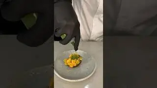 Салат с креветками в авокадо с коктейльным соусом EFKO FOOD #horeca #рецепты #соусы