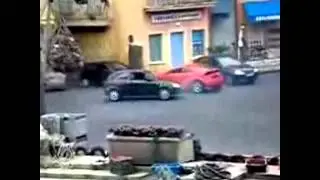 блондинка за рулем прикол такого  еще не кто видел.ржачь супер