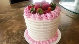 How to decorate a cake with whipped cream!
