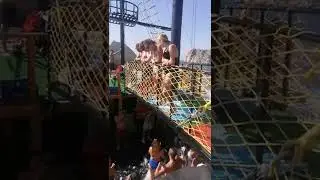 пенная вечеринка на Корабле Дейви Джонса