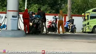 Prank cewek cantik di SPBU 😂 sampai bengong mimin nya lihatin terus 🤣🤣🤣🤣