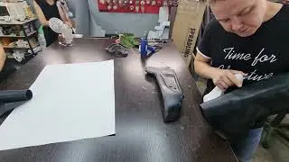Перетяжка пластиковой накладки на сиденье.