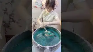 Making Chinese hand-painted fans, half natural, half artificial. #painting #art #diy