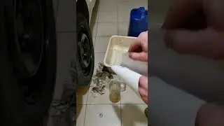 Як залити паливо з каністри без лійки