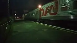 ТЭП70-0188 с пассажирским поездом Устье-аха - Екатеринбург отправляется со ст.Тавда