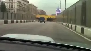 Субарист влетает в пробку на высокой скорости