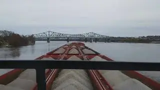 Towboat Northbound Parkersburg-Belpre Bridges