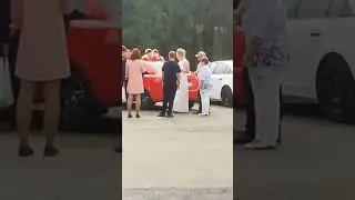 Чиню фургон рядом с свадьбой