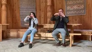 Хомуска дьүһүйүү. Сахая Нохсорова, Эркин Алексеев. Орто дойду, бэс ыйын 1 күнэ.