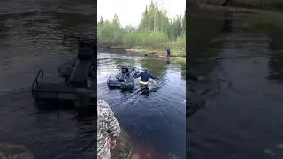 Трицикл плывет через речку!