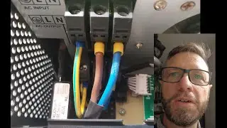 Come va collegato l'inverter (ibrido) rispetto al contatore.