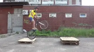 Konstantin Pakhnin vid 7 :Biketrial