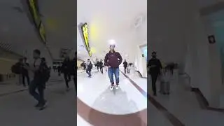 Main sepatu roda di bandara malah jadi pusat perhatian orang 🤣🤣🤣🤣