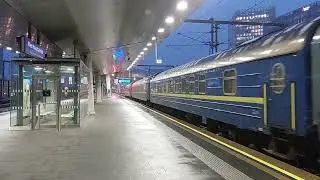EC 149 "Hortobagy" to Zahony with 3 sleeping cars to Kyiv leaving Wien Hbf