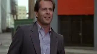 Bruce Willis shenanigans from Moonlighting