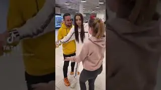 Девушка ревнует к лучшей подруге