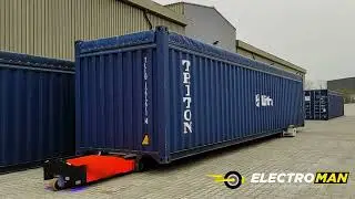 CriQ30 tractant des containers