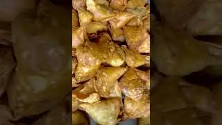 My favorite is SAMOSA #samosa #samosarecipe #samosachaat #yt #ytshort #ytviral #ytshortsindia