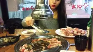 Trying Korean food for the first time samgyeopsal 삼겹살 and Ssamjang 쌈장