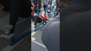 Красотка, широкие плечи, плоский животик, маленькая попка