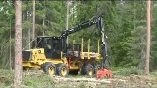 Cat® 584 Forwarder