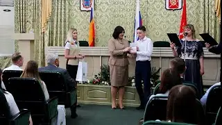 Россию строить молодым. Вручение паспортов юным октябрьцам.