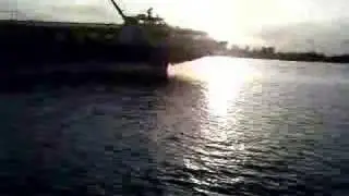 Speedboot vs. draagvleugelboot op het IJ