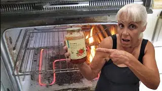 I Tried Cleaning My Oven Using Tomato Sauce