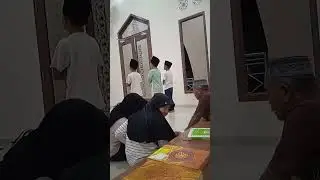 lagi praktek sholat