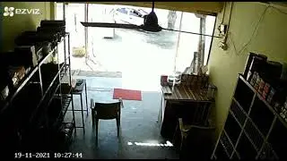 OMG😱 Eon Car Accident in CCTv Photage📷