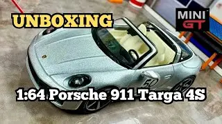 Highlighting the Porsche 911 Targa 4S - Heritage Design Edition Silver Metallica - Mini GT