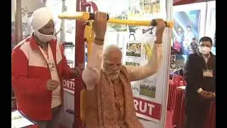 INDIA's PM Narendra Modi hits the gym in Meerut, video goes viral !! #Shorts
